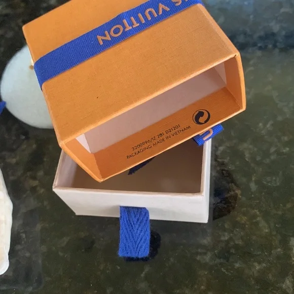 SOLD Louis Vuitton Essential “V” Earrings - Picture 10 of 11